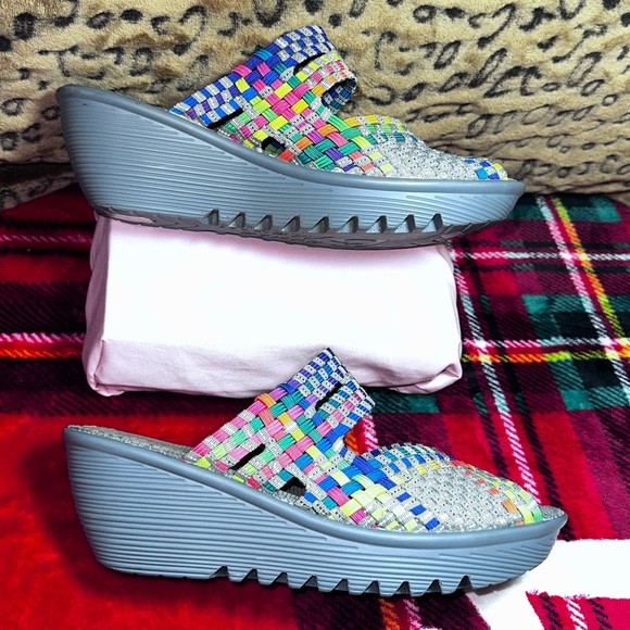 🌈 Bernie Mev Catwalk Woven Wedge Sandals - Picture 10 of 12